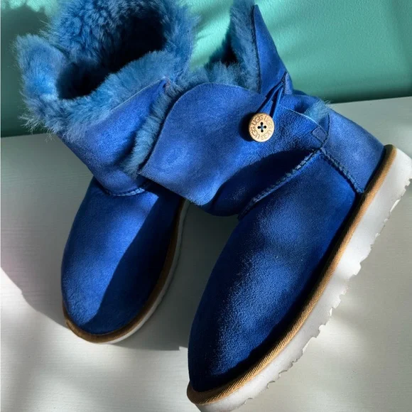 UGG Youth Bailey Button Boots Size 6 Cobalt Blue - Picture 1 of 7